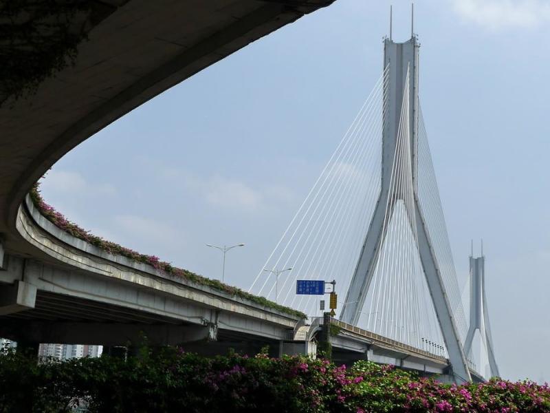 鹤洞大桥路段装设交通监控设施