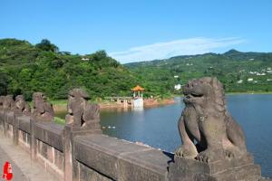 宝狮湖石狮
