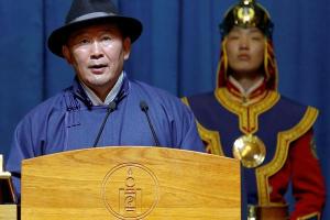 巴特图勒嘎宣誓就职
