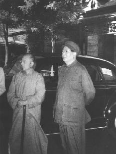 毛泽东和柳亚子在一起(右)
