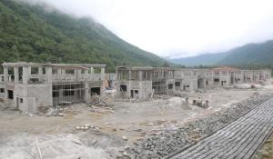 2017年6月建设中的格当乡下那巴回迁安置安居工程