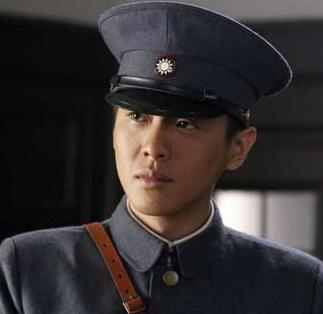 严颂声(张若昀 饰)