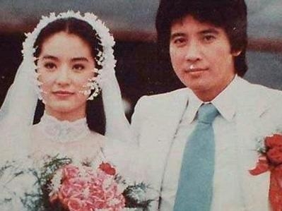 两人结婚照