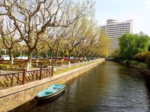丽娃河