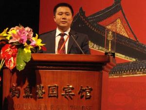 公司董事长杨国芳