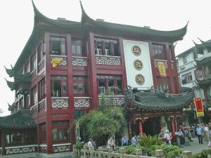 闻香留步名酒家，知味停车绿波廊