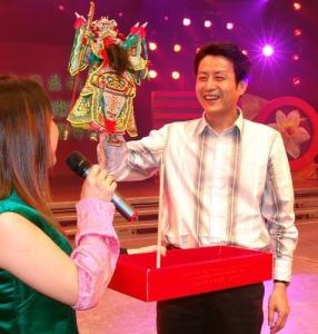 (13图片)女排和市民营企业家球迷欢聚一堂