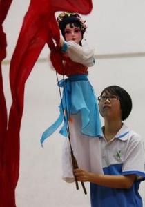 (16图片)广东省木偶艺术剧院走入学校演出