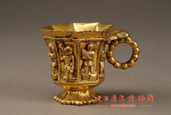唐·伎乐纹八棱金杯