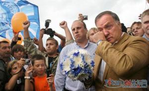 艾德沃卡特离任泽尼特，在机场告别球迷