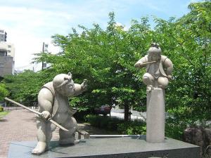 五条大桥的牛若丸、武藏坊弁庆像
