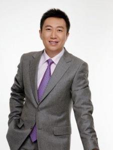 《对话》栏目主持人陈伟鸿