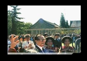 江泽民总书记接见反排村木鼓舞队员