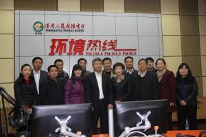 市委书记徐新荣视察《环境热线》栏目组
