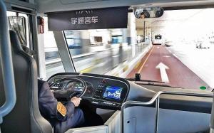 上海的宇通公交车