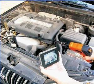 内窥镜进行汽车维修检测