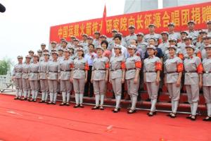 合唱团接受中国运载火箭技术研究院站台捐赠
