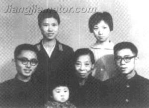 （前排左起）彭云、彭良瑜、谭正伦、彭炳忠