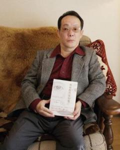 编辑佐川一政的父亲佐川明氏(akira sagawa)声称他不适合在法国受审