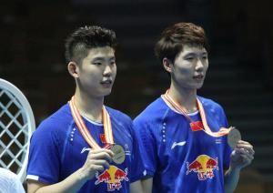 李俊慧（右）