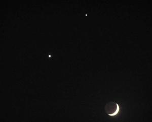 双星伴月