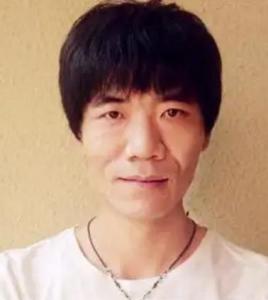 编辑参加《中国梦之声》的选手朱国武在节目中自曝是个流浪歌手,为了
