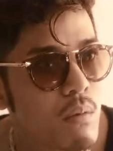 靓坤(沈震轩饰)靓坤是洪兴两大天王之一,与大佬b是死对头.