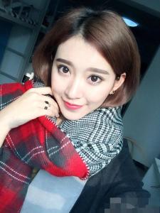东师校花张琳艺羞涩俊美 校服装秀可爱