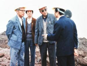 1980年冬，林凌（中）在重庆钢铁厂