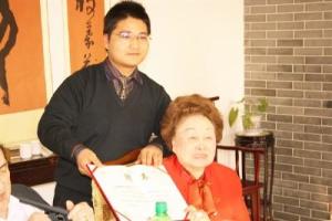 袁艳光与著名美籍华人陈香梅