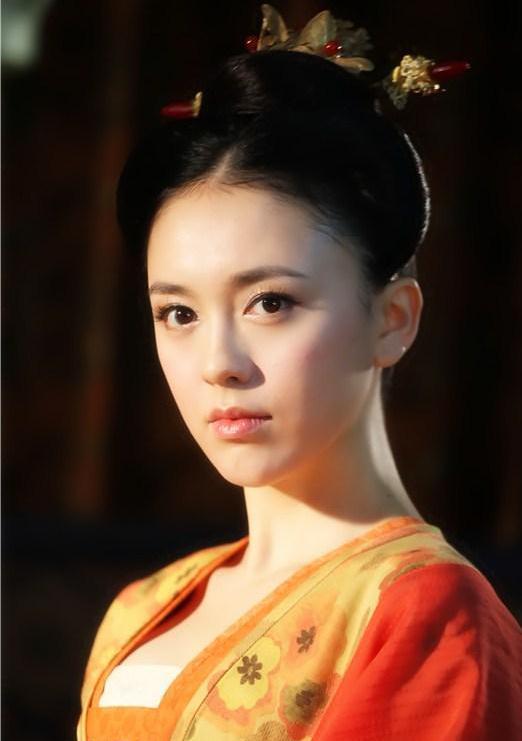 禁卫军统领,大唐女将军,喜爱女扮男装.玉麒麟有一段感人至深的感情戏.