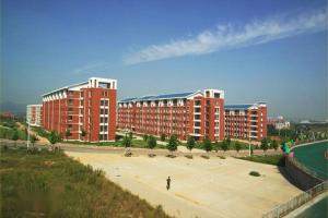 新疆铁道职业技术学院(图1) 新疆铁道职业技术学院(图1)