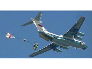 中国空军伊尔76运输机空投ZBD-03空降战车