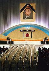 日本武道馆小渊惠三葬礼现场