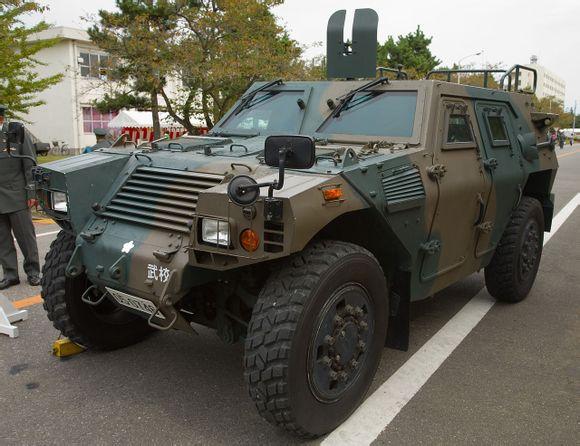 日本LAV轻型装甲车图片
