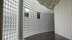 大面积玻璃砖外墙
