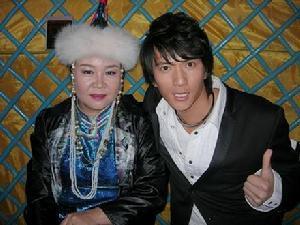 格里杰夫和艺术家阿拉泰