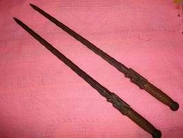 清代的双锏 锏的形状上宽下窄.少林双锏