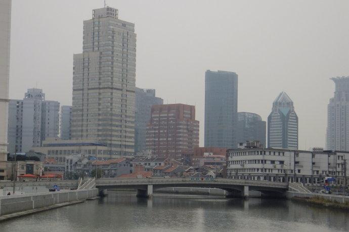 高楼下的福建路桥