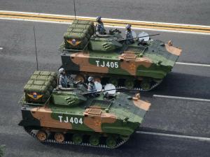 ZBD-03空降战车参加阅兵式