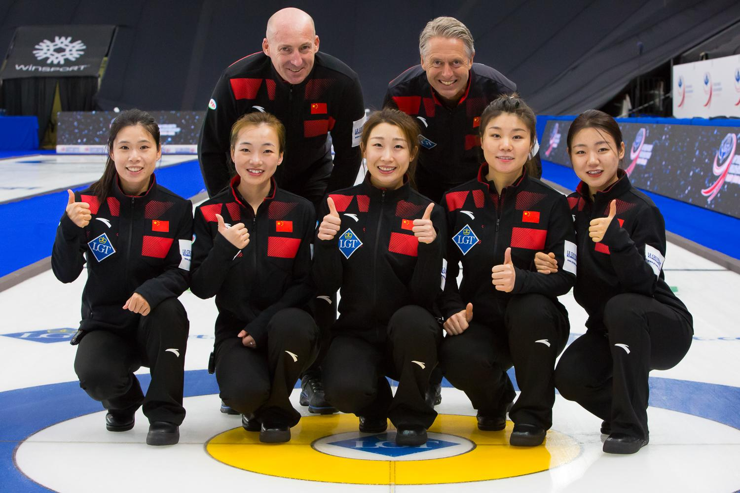 中国冰壶女队队员照片图片