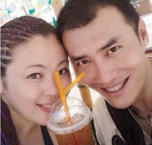 刘小辉与妻子薛怡合照