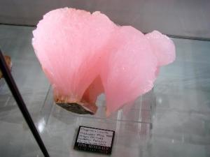 粉红色方解石