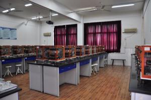 药学系分析天平室