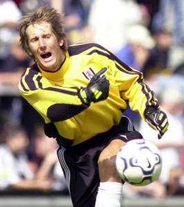 2001年8月,范德萨以500万英镑的身价从尤文图斯转会至英超富勒姆足球