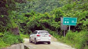 前面路段在  扎木镇的森林带