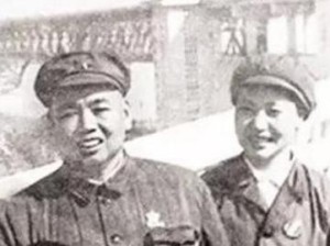 许世友和田普在南京长江大桥前的合影