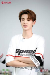 黄明昊