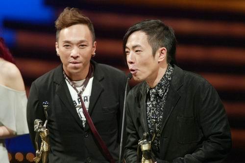 2004年,获第二十三届香港电影金像奖最佳原创电影歌曲奖.