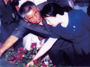 周总理侄女周秉健出席纪念祠揭幕仪式
